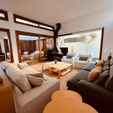 Costa Diseno Villa *